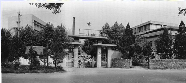 1950年，中南生物學(xué)制品廠（武漢生物制品研究所前身）成立.jpg