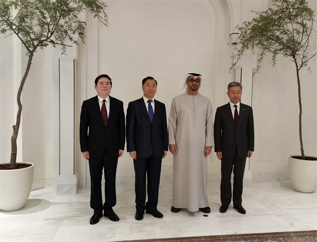 2022年12月，國(guó)藥集團(tuán)董事長(zhǎng)劉敬楨率領(lǐng)集團(tuán)生物醫(yī)藥合作代表團(tuán)出訪阿拉伯聯(lián)合酋長(zhǎng)國(guó)。阿拉伯聯(lián)合酋長(zhǎng)國(guó)總統(tǒng)穆罕默德在阿聯(lián)酋阿布扎比接見劉敬楨董事長(zhǎng)一行，并感謝國(guó)藥集團(tuán)為阿聯(lián)酋抗擊疫情所做的貢獻(xiàn).jpg