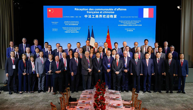 2023年6月21日，國(guó)務(wù)院總理李強(qiáng)在巴黎出席中法工商界晚餐會(huì)并致辭。法國(guó)經(jīng)濟(jì)、財(cái)政及工業(yè)、數(shù)字主權(quán)部長(zhǎng)勒梅爾和100 多名兩國(guó)工商界代表出席。國(guó)藥集團(tuán)黨委書(shū)記、董事長(zhǎng)劉敬楨參加中法工商界晚餐會(huì)及中法經(jīng)濟(jì)合作交流會(huì)等活動(dòng)。2.jpg