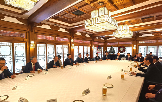 2023年12月20日，國(guó)藥集團(tuán)黨委書記、董事長(zhǎng)劉敬楨參加韓國(guó)總理韓德洙會(huì)見中方代表團(tuán)活動(dòng)并作為代表發(fā)言，就中韓兩國(guó)在生命健康領(lǐng)域未來(lái)發(fā)展合作提出積極建議。韓德洙對(duì)國(guó)藥集團(tuán)在韓中經(jīng)濟(jì)社會(huì)及生命健康領(lǐng)域的合作發(fā)展表示贊許.jpg