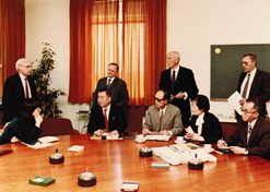 1978年，許文思帶領(lǐng)上海醫(yī)藥工業(yè)研究院代表團(tuán)在德國(guó)赫斯特公司考察。1994年許文思當(dāng)選首批中國(guó)工程院院士