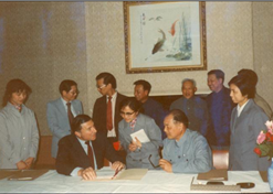 1982年，國(guó)藥外貿(mào)與百時(shí)美施貴寶公司合資建立中美上海施貴寶制藥有限公司，中美上海施貴寶是中國(guó)第一家中美合資制藥公司。