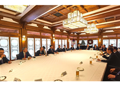 2023年12月20日，國藥集團黨委書記、董事長劉敬楨參加韓國總理韓德洙會見中方代表團活動并作為代表發(fā)言